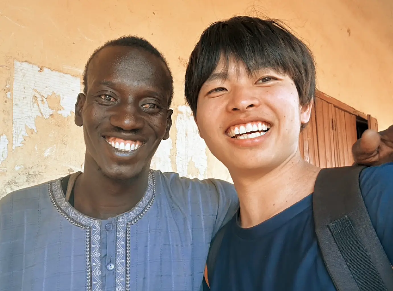 ガーナの人と学生のツーショット