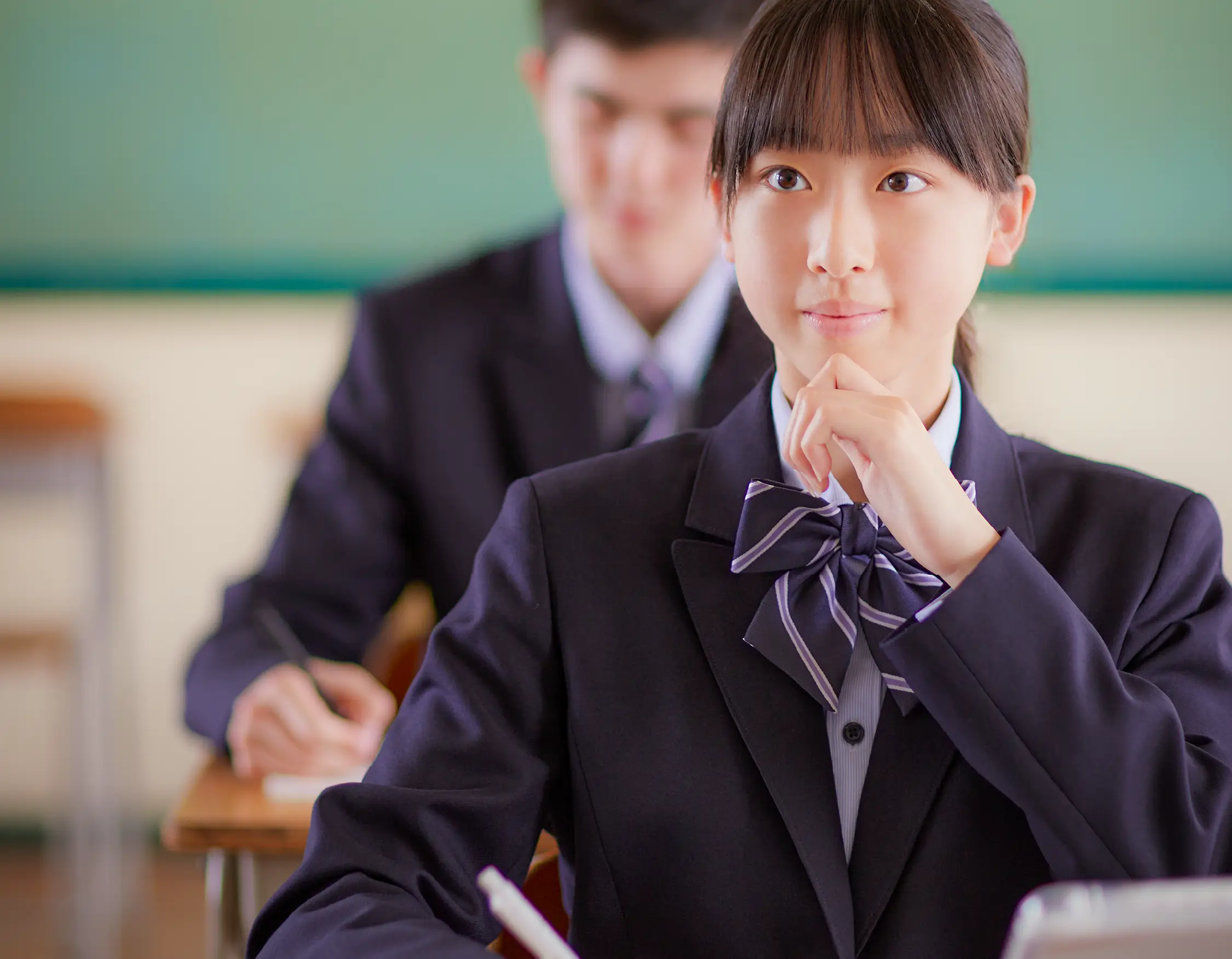 女子学生が授業を受けている様子