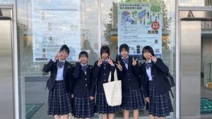 会場外での集合写真